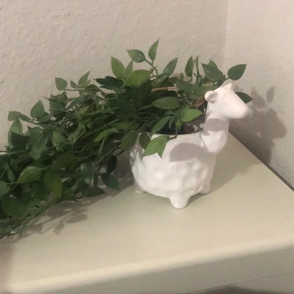 White Llama Mini Vase Ceramic Planter Flower Plant Pot. Measurement in pics